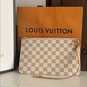 Sold! 💕Louis Vuitton neverfull pouchette